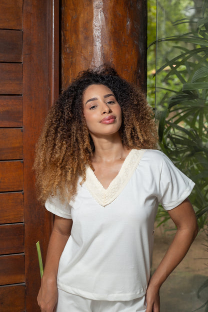 Pijama Feminino Curto em Algodão Orgânico com Renda Natural – Cora Íntima