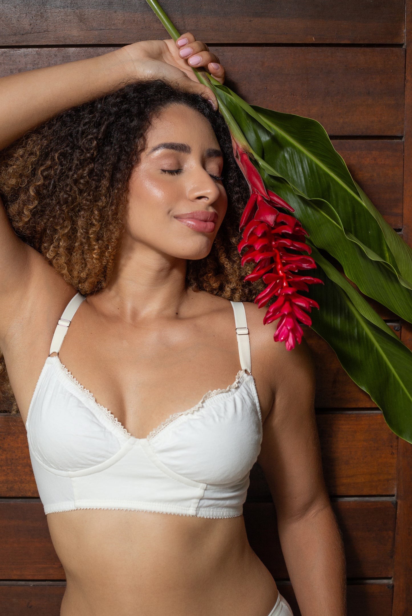 Conjunto de Lingerie Feminina em Algodão Orgânico com Renda – Cora Íntima