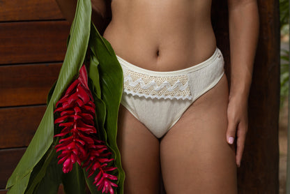 Calcinha Feminina em Algodão Orgânico com Renda Conforto Diário – Cora Íntima