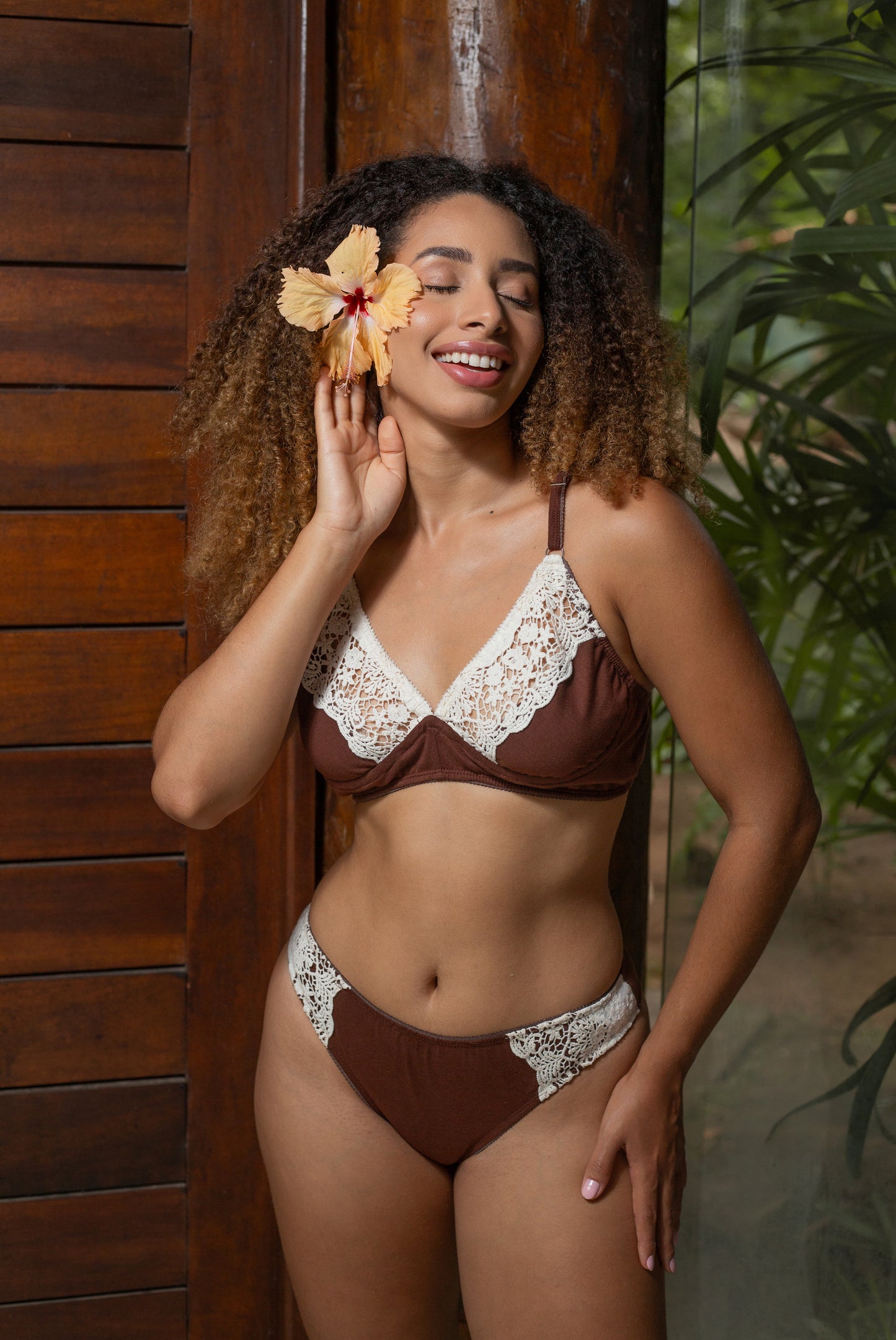 Conjunto Feminino de Algodão Orgânico sem Bojo com Renda Suave – Cora Íntima